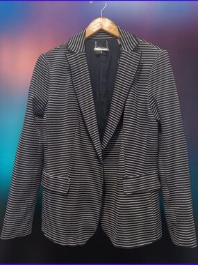 NWT Blazer TTAHARI Size 8 Black & White Striped Notched Lapel Jacket Pearl.